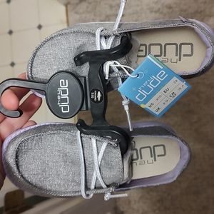 Toddler girl hey dudes